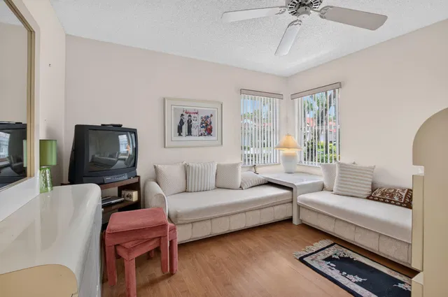 Residence photo 38