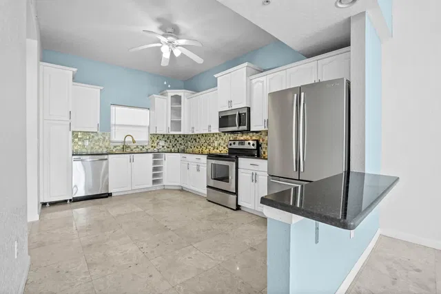  Unit 406 photo 5