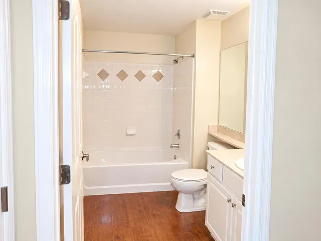 Unit 102 photo 9