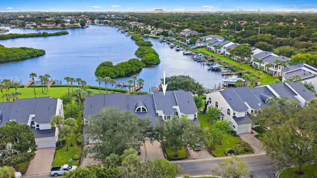 Admirals Cove Residence photo 2