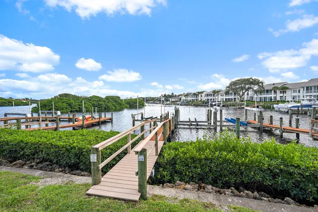 Admirals Cove Residence photo 3