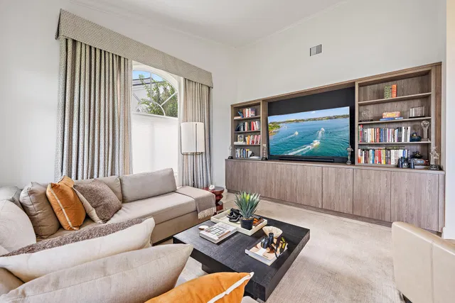 Admirals Cove Residence photo 11