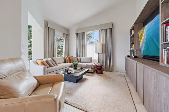 Admirals Cove Residence photo 12