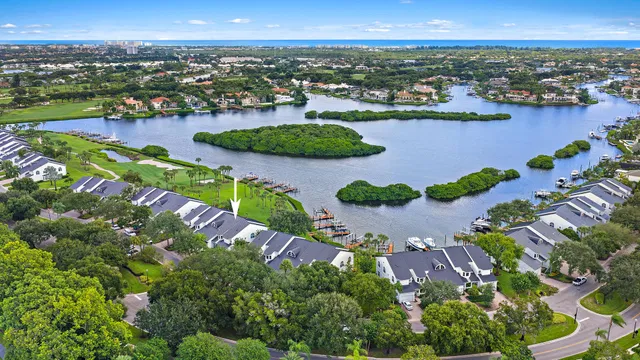 Admirals Cove Residence photo 26