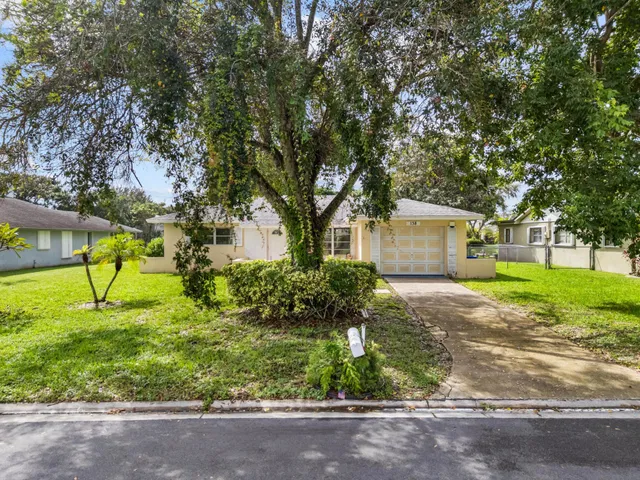 Residence photo 3