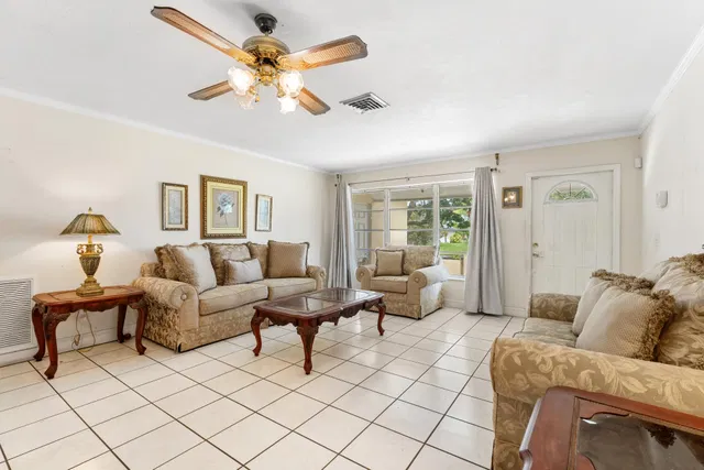 Residence photo 6