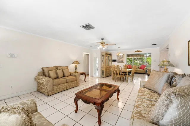 Residence photo 8