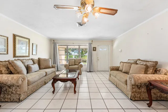 Residence photo 9