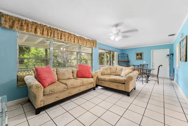 Residence photo 17