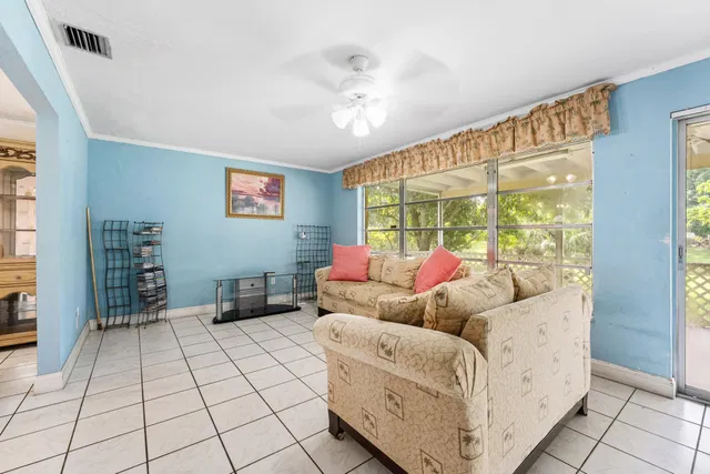 Residence photo 18