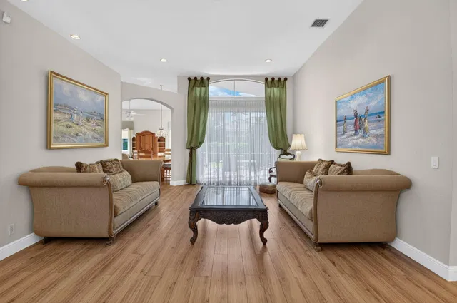 Residence photo 3