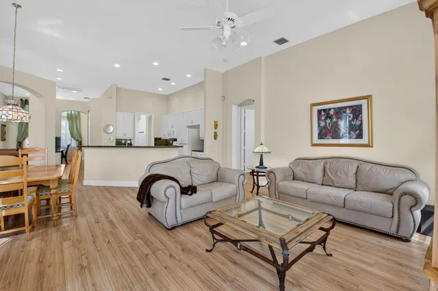 Residence photo 6
