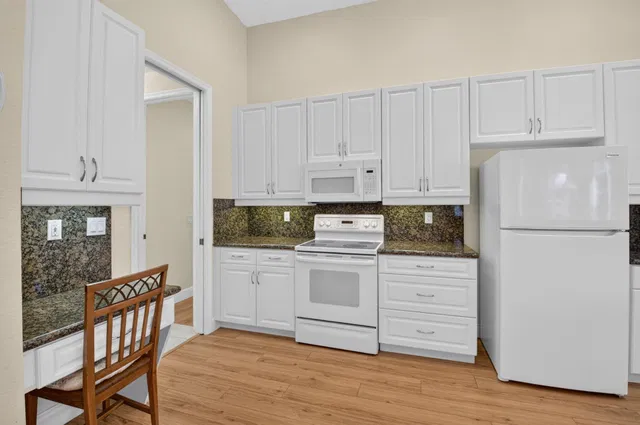 Residence photo 12