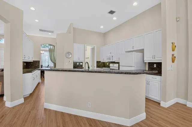 Residence photo 17