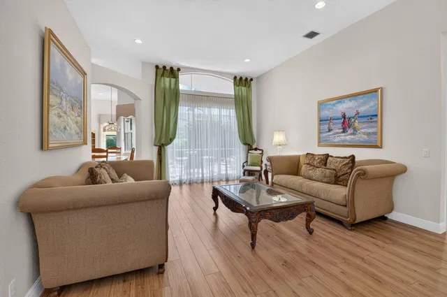 Residence photo 32