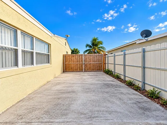 West Palm Beach Residence photo 22