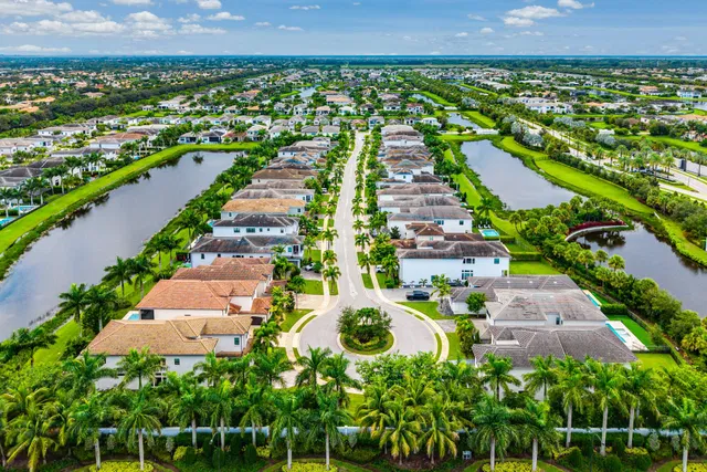 Boca Bridges Residence photo 38