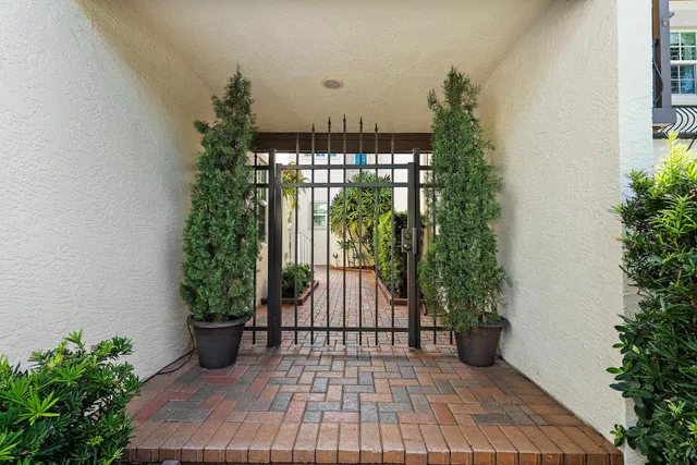  Residence photo 8