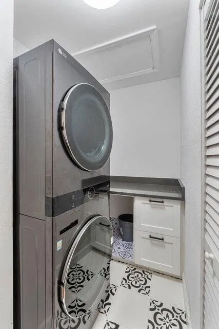Unit E photo 8