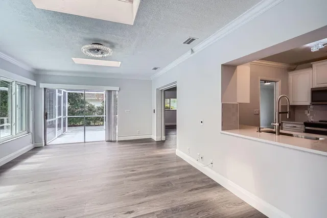 Residence photo 24