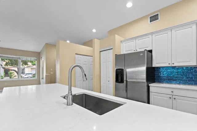  Residence photo 6