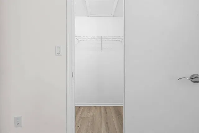  Unit J photo 19