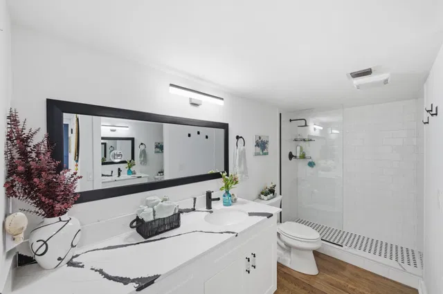 Unit 606 photo 14