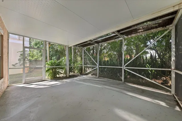 Residence photo 12