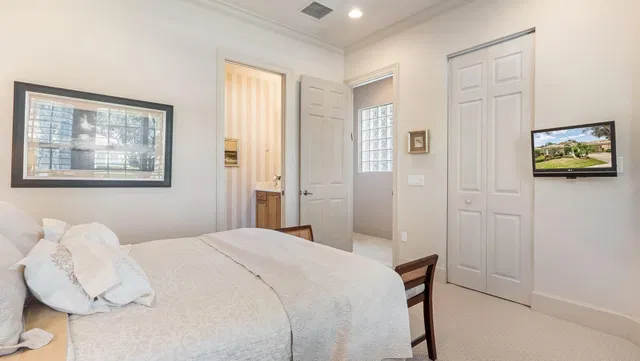 Residence photo 32