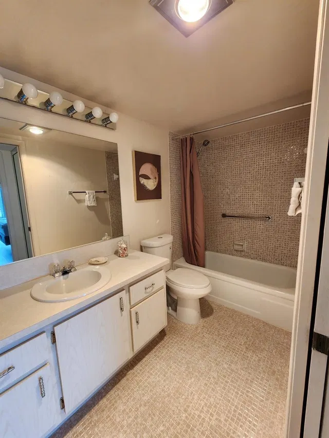 Unit 4033 photo 5