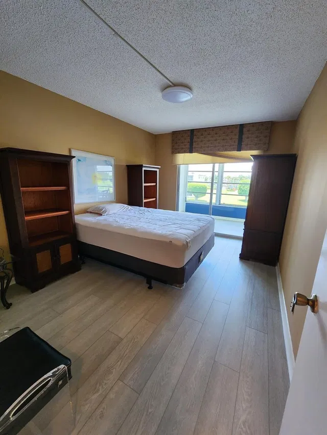 Unit 4033 photo 8