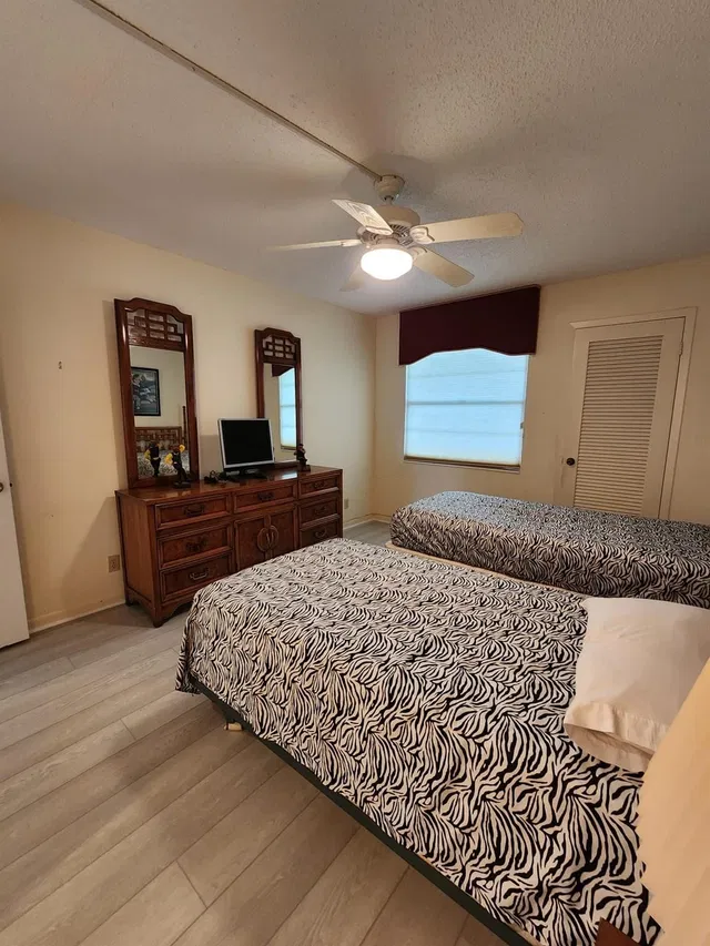 Unit 4033 photo 15