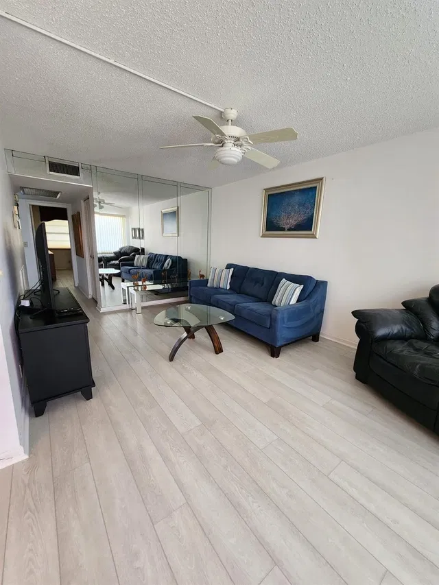  Unit 4033 photo 21