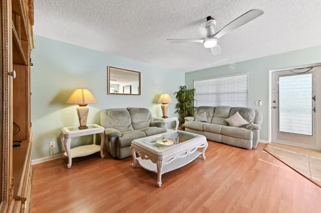 Residence photo 3