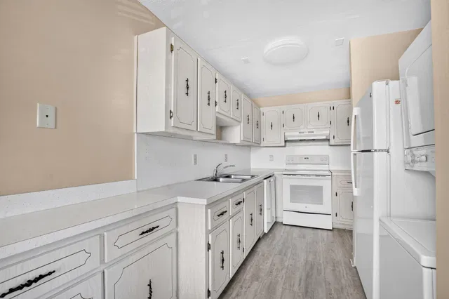  Unit 204 photo 4