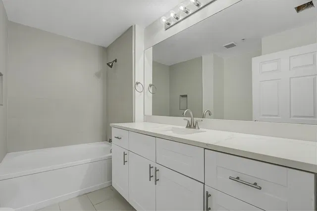 Unit 302 photo 14