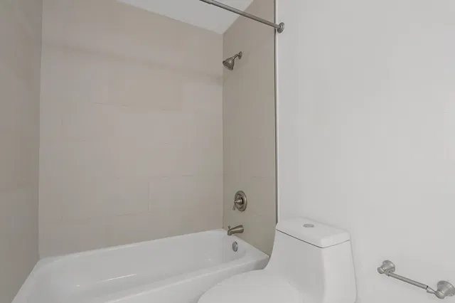 Unit 302 photo 18