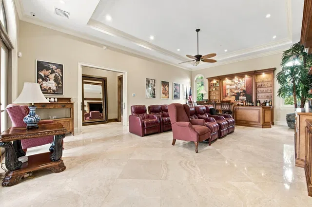 Residence photo 23