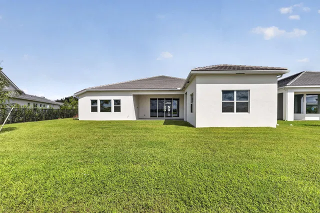 Residence photo 76
