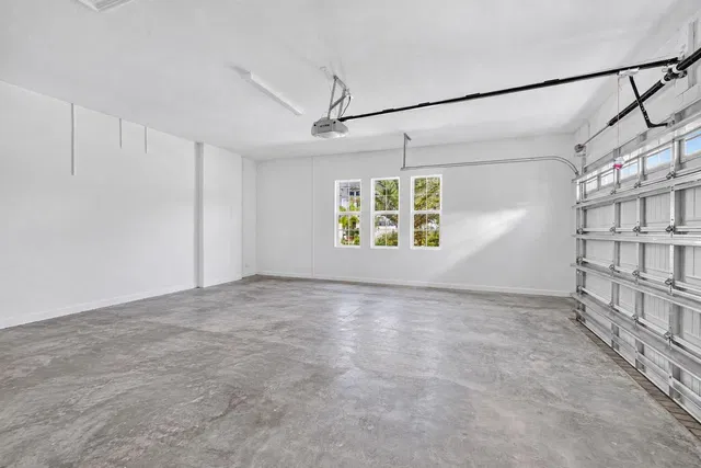 Residence photo 98