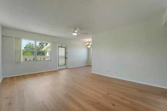 Residence photo 8