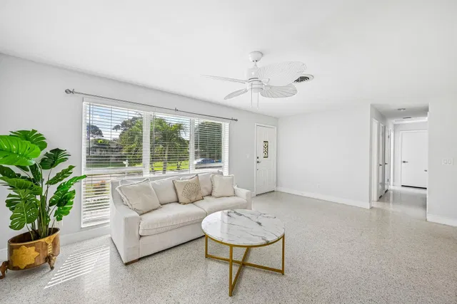 Residence photo 11