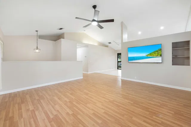 Residence photo 2