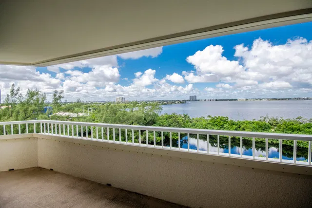 Singer Island Unit 5C photo 3