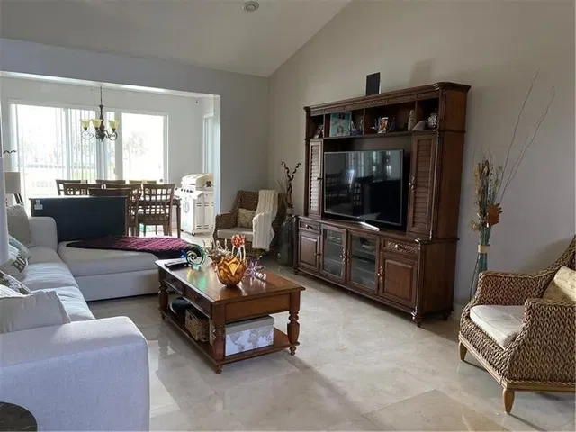  Residence photo 4