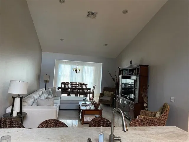  Residence photo 5