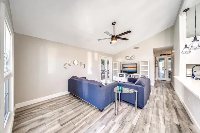 Residence photo 3
