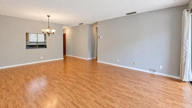 Residence photo 4