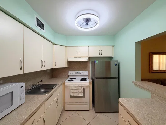  Unit 107 photo 8