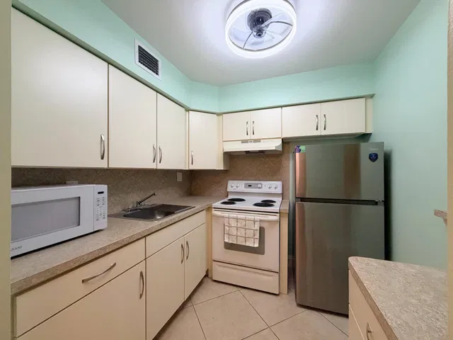  Unit 107 photo 9